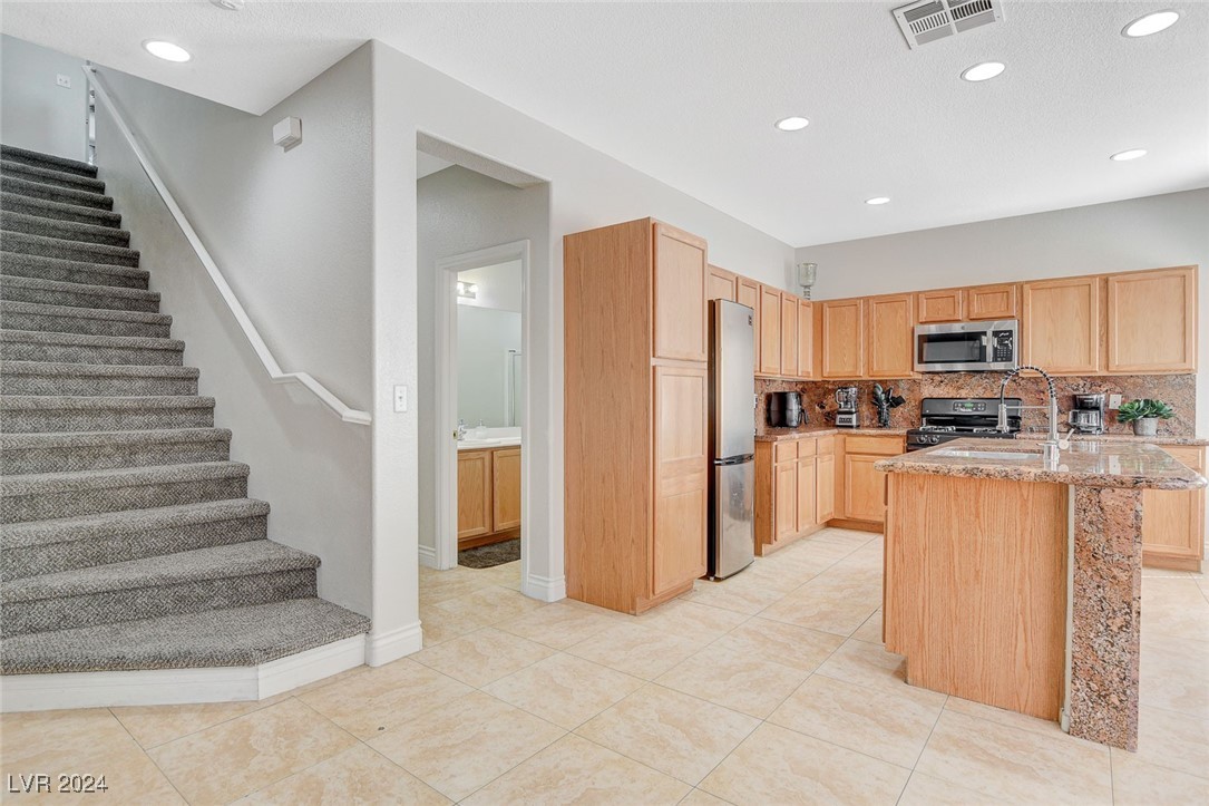 5905 Running Horse Drive