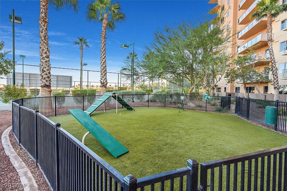 8255 Las Vegas Boulevard 822