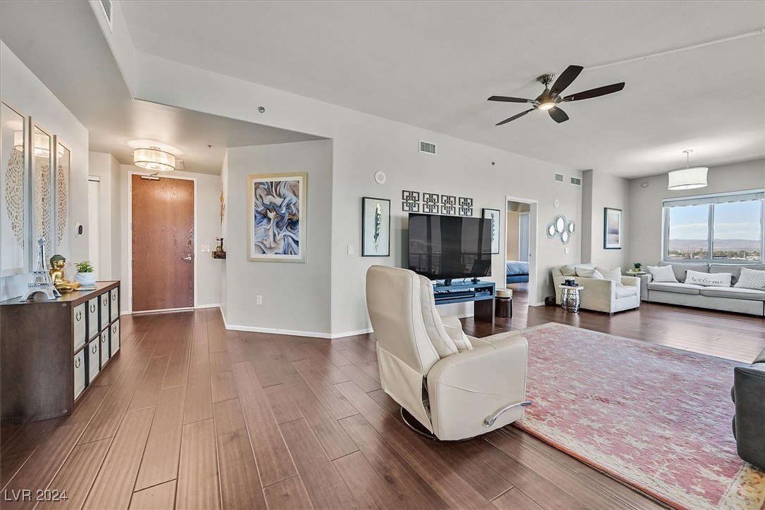 8255 Las Vegas Boulevard 822