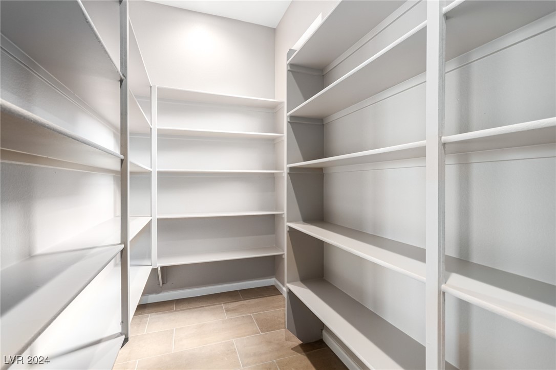 2484 Indigo Mountain Street