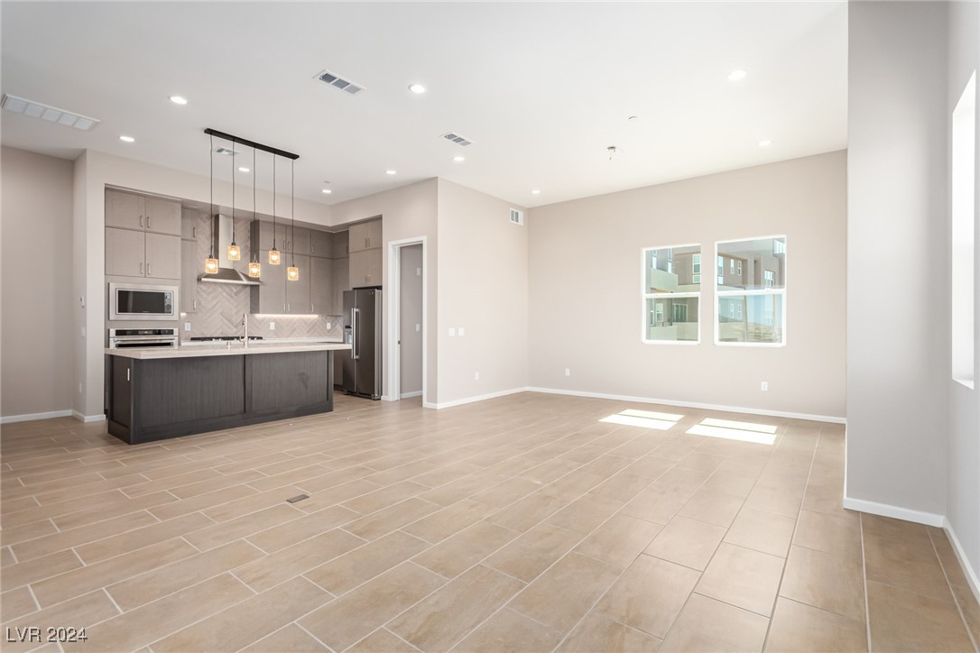 2484 Indigo Mountain Street