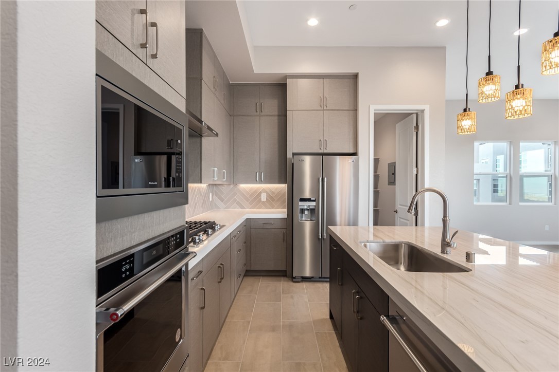 2484 Indigo Mountain Street