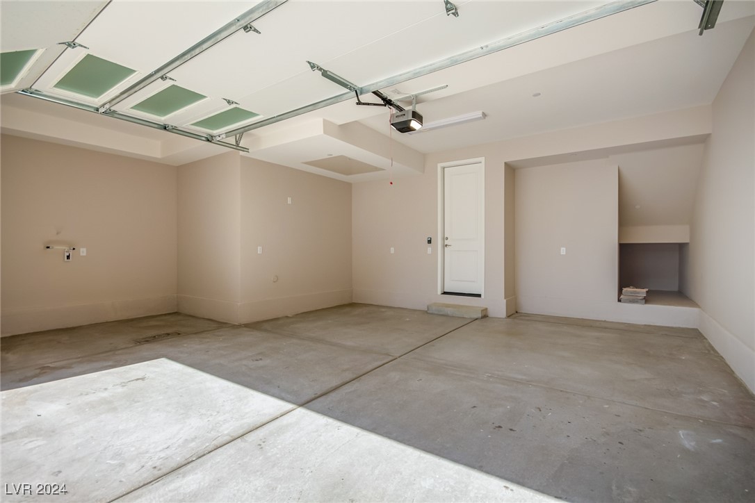 2484 Indigo Mountain Street