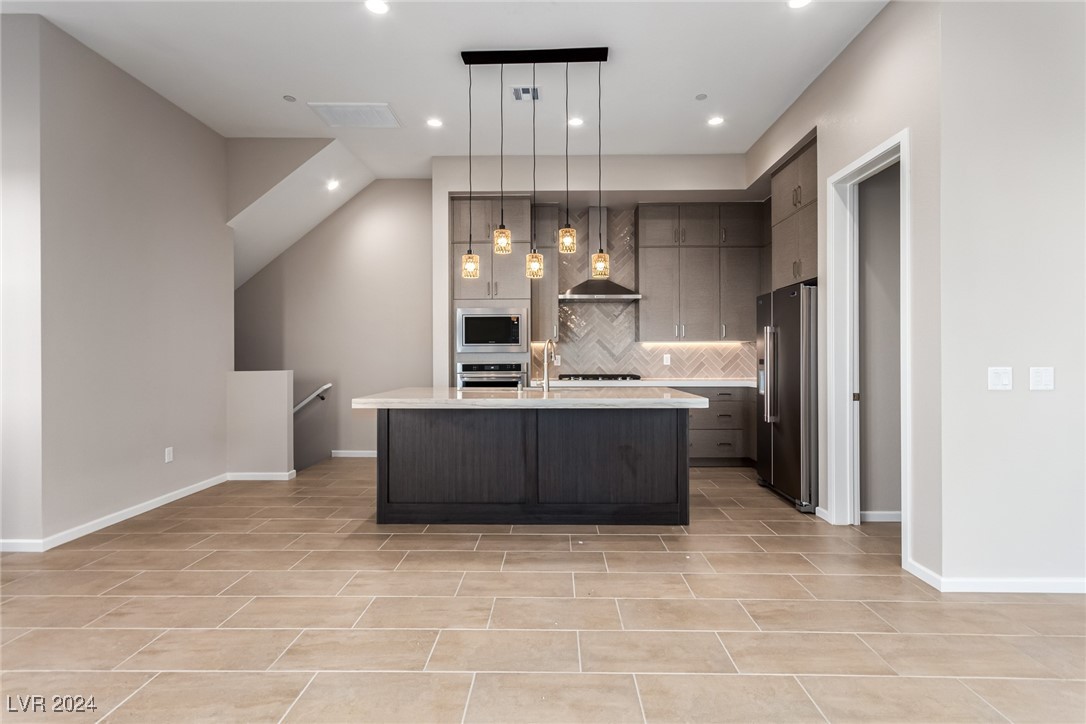 2484 Indigo Mountain Street