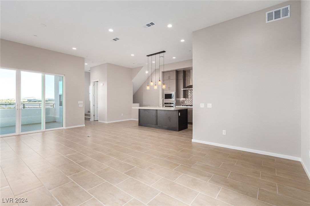 2484 Indigo Mountain Street