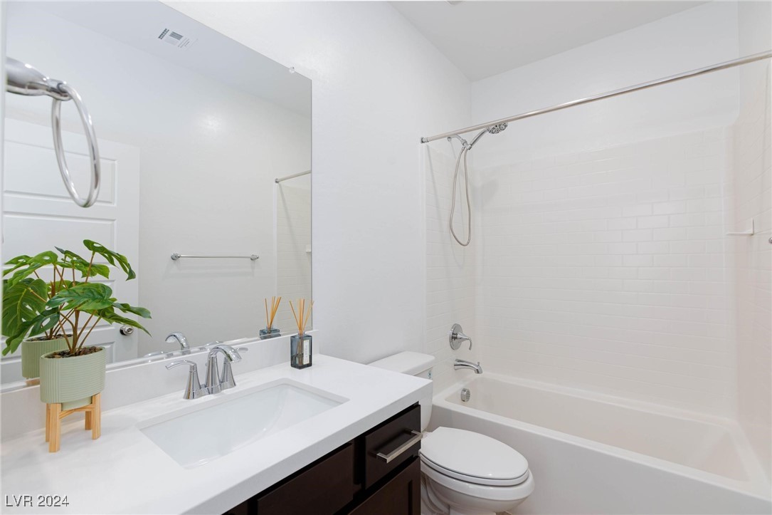 9933 Iron Creek Avenue