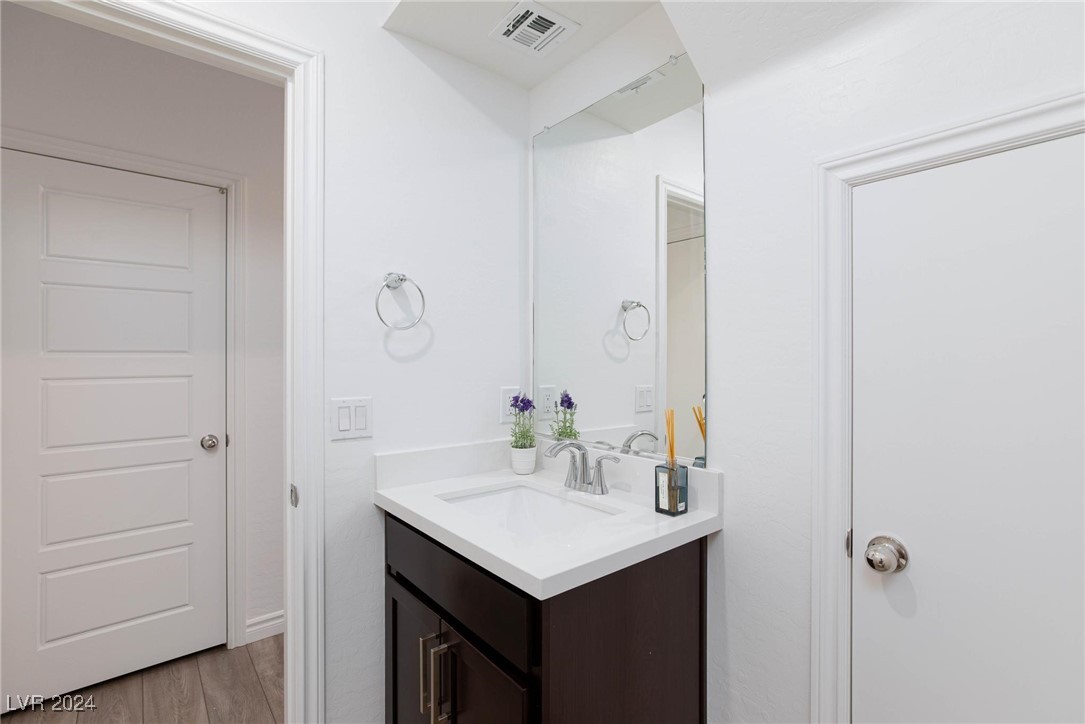 9933 Iron Creek Avenue