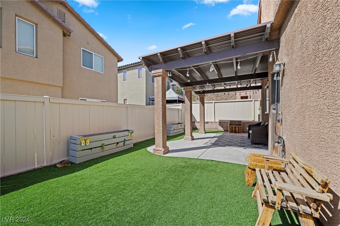 9389 Black Wolf Avenue