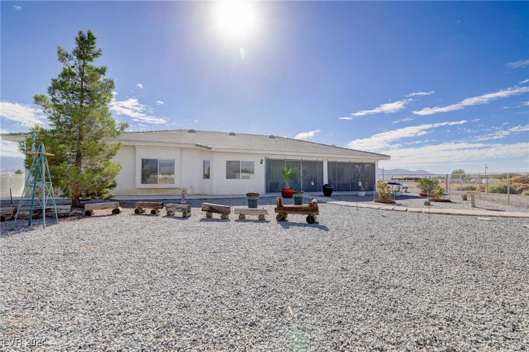 3851 Tumbleweed Avenue