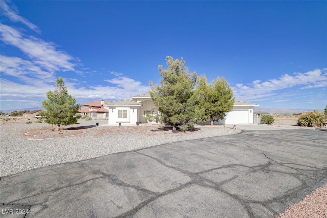 3851 Tumbleweed Avenue