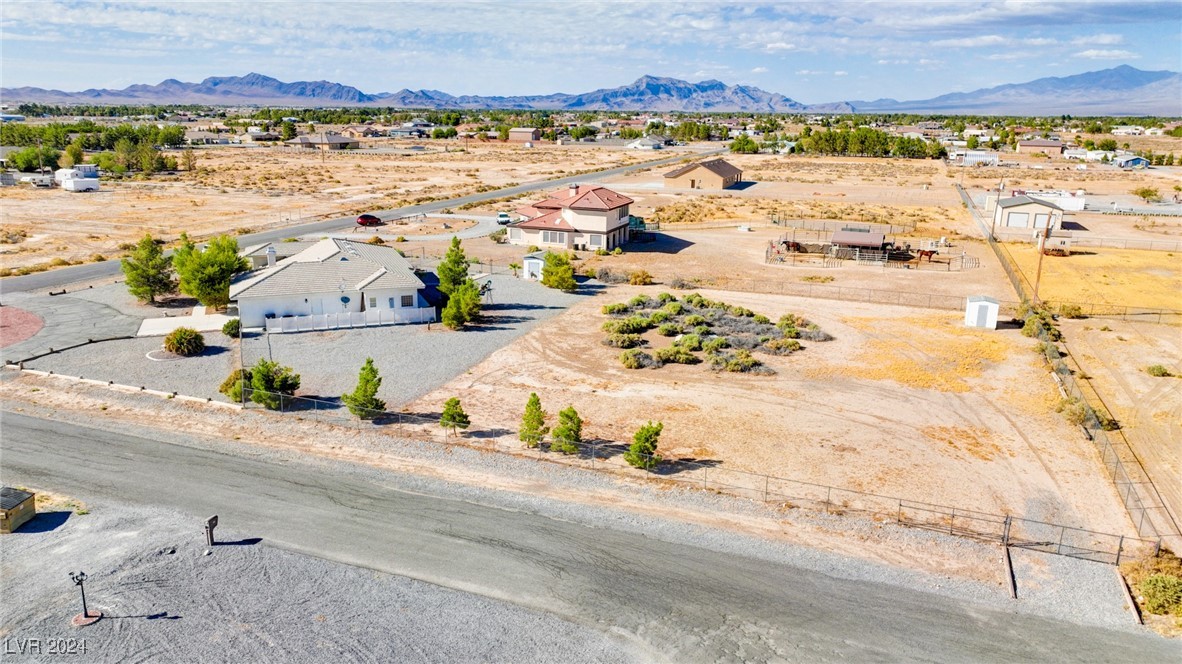3851 Tumbleweed Avenue