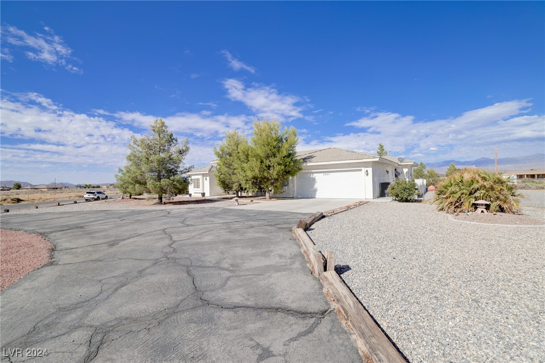 3851 Tumbleweed Avenue