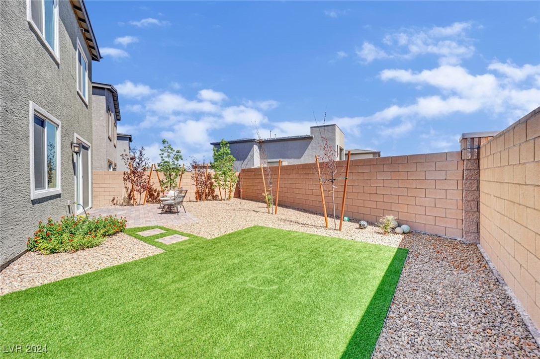 8826 Roadrunner Ravine Street
