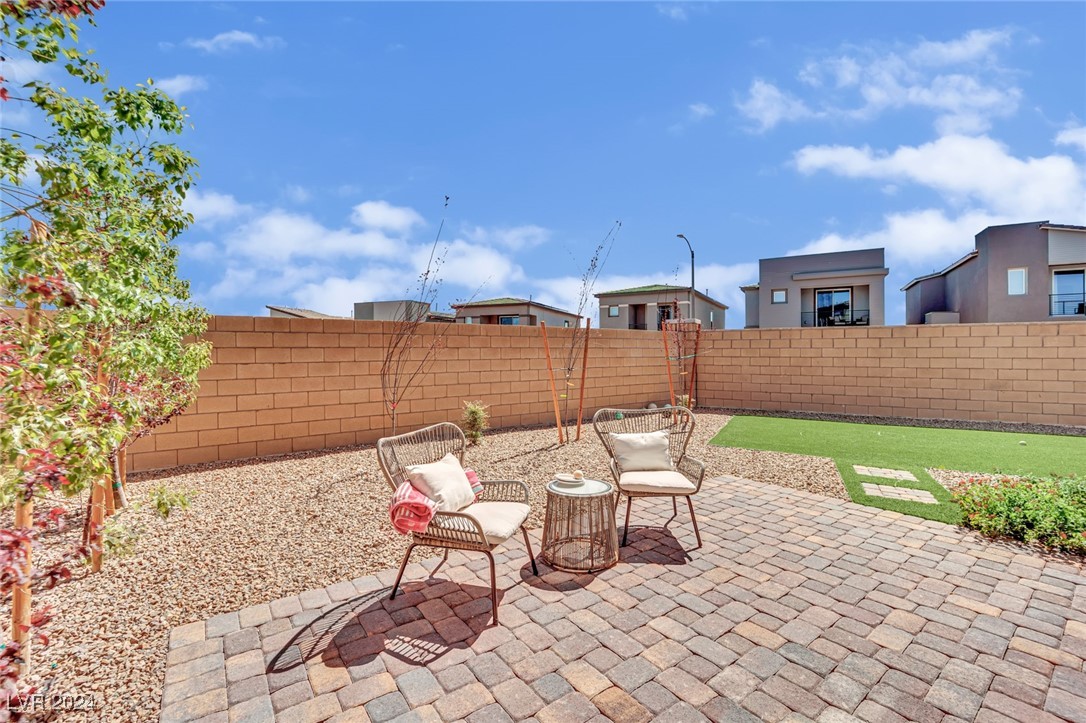 8826 Roadrunner Ravine Street