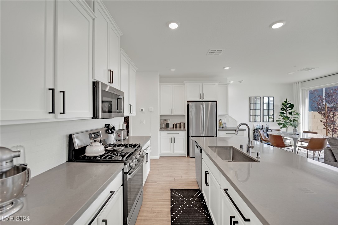 8826 Roadrunner Ravine Street