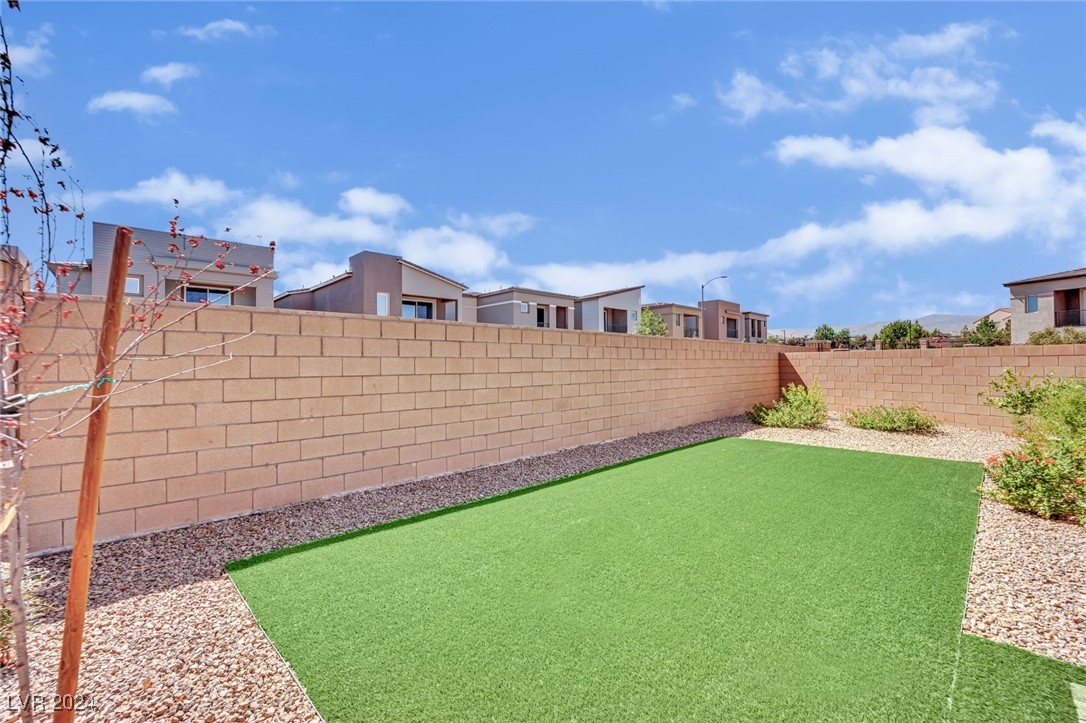 8826 Roadrunner Ravine Street