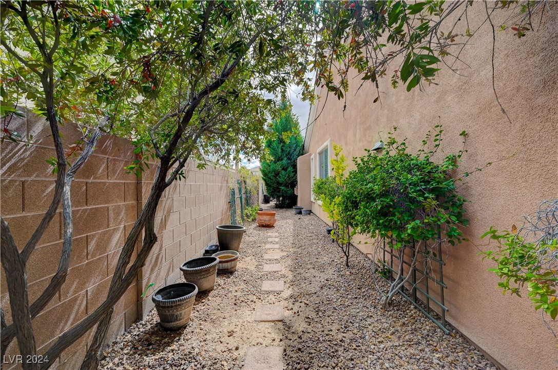 5354 Altadonna Avenue