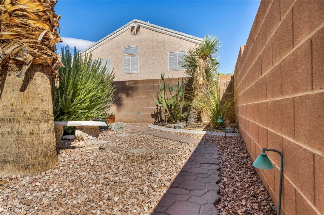 8212 Cornwall Avenue