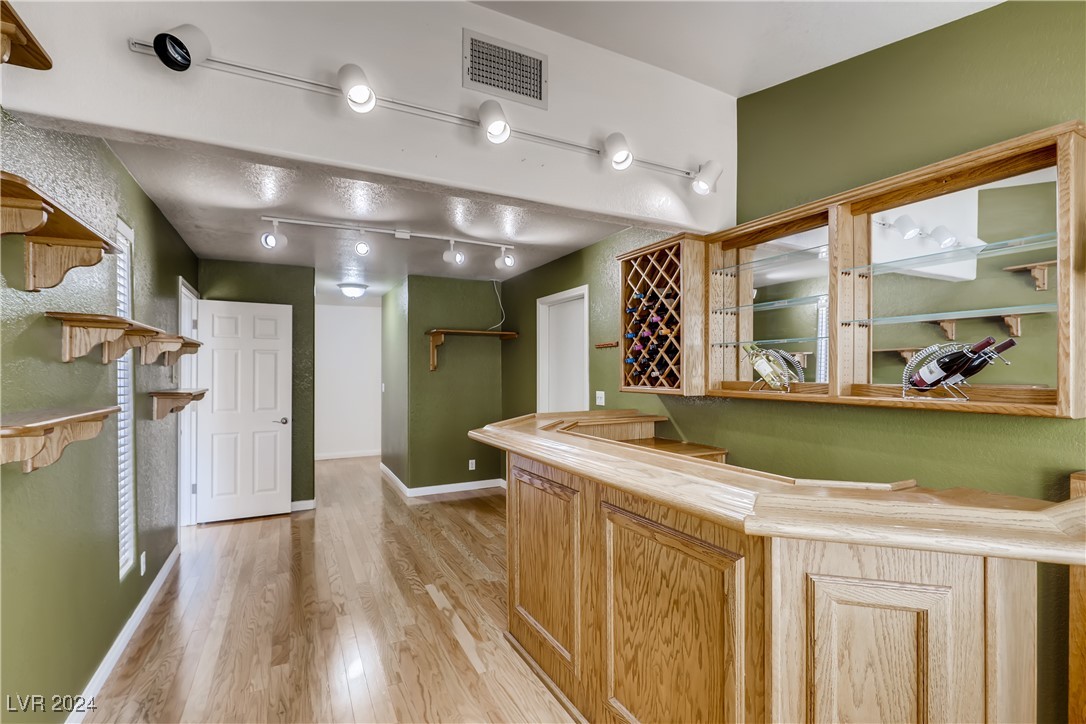 2812 East Viking Road