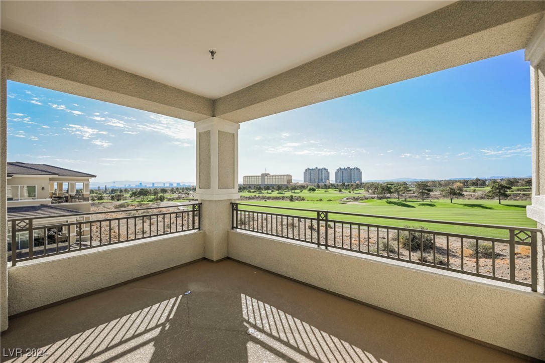 9201 Las Manaitas Avenue 401