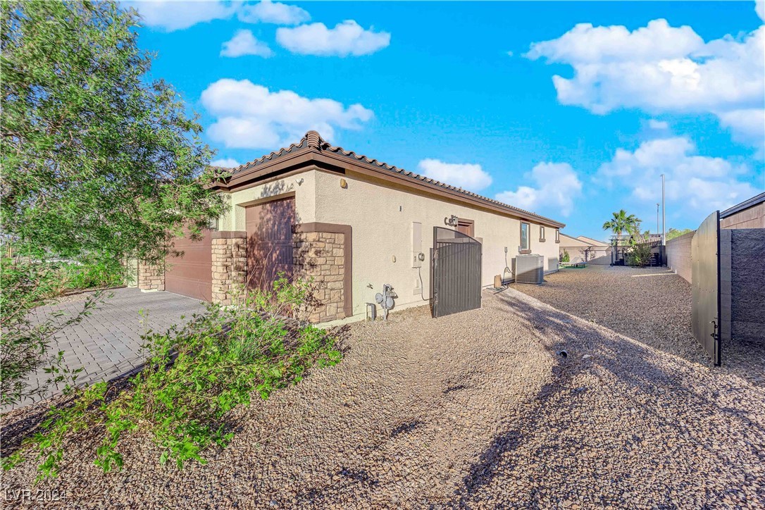 4280 Plumeria Mist Street