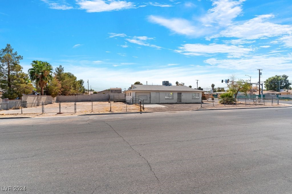 4625 Woodland Avenue