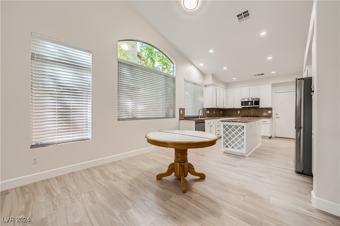 8405 Willow Point Court