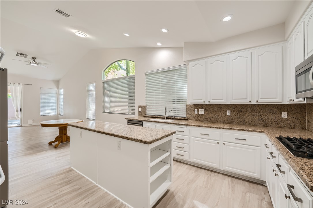 8405 Willow Point Court