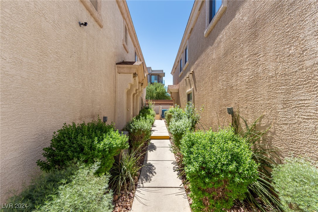 6457 Stone Dry Avenue 103