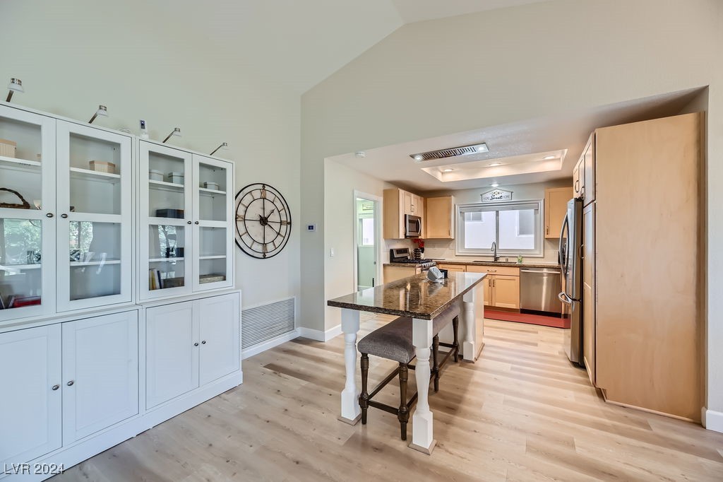 9012 Mountain Gate Drive