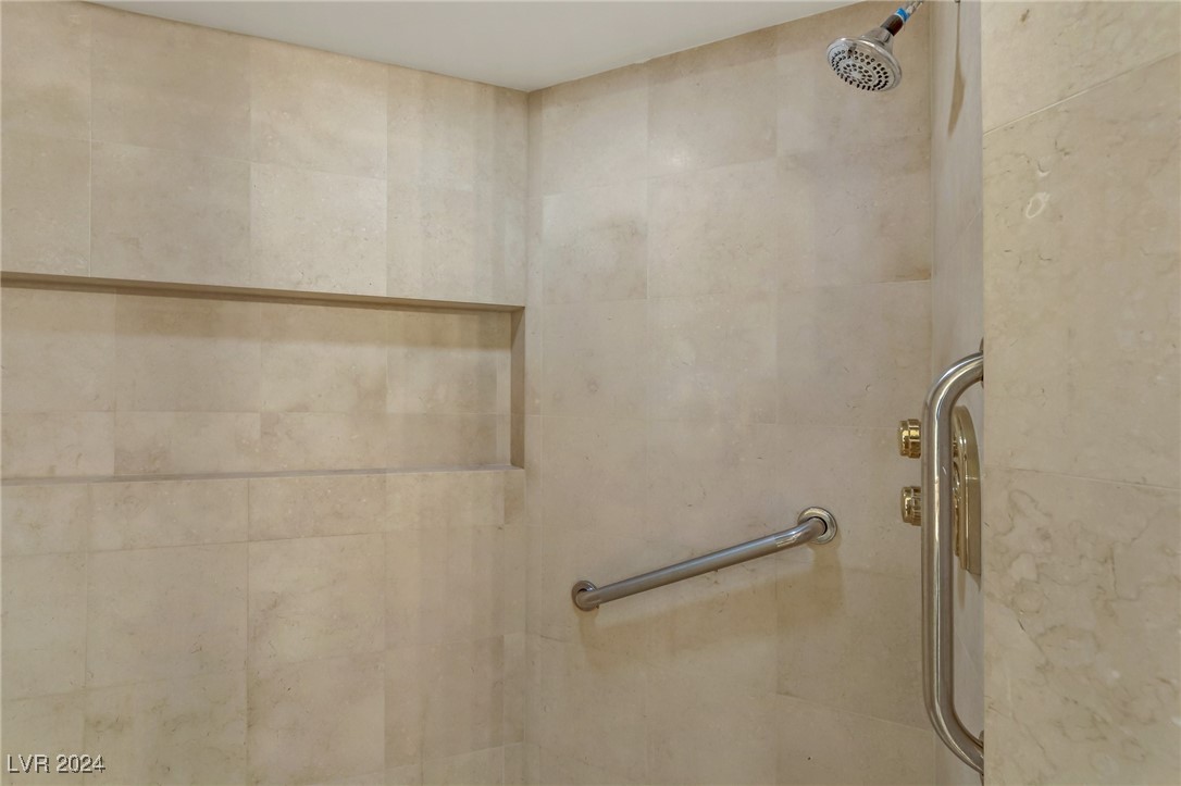 2857 Paradise Road 402