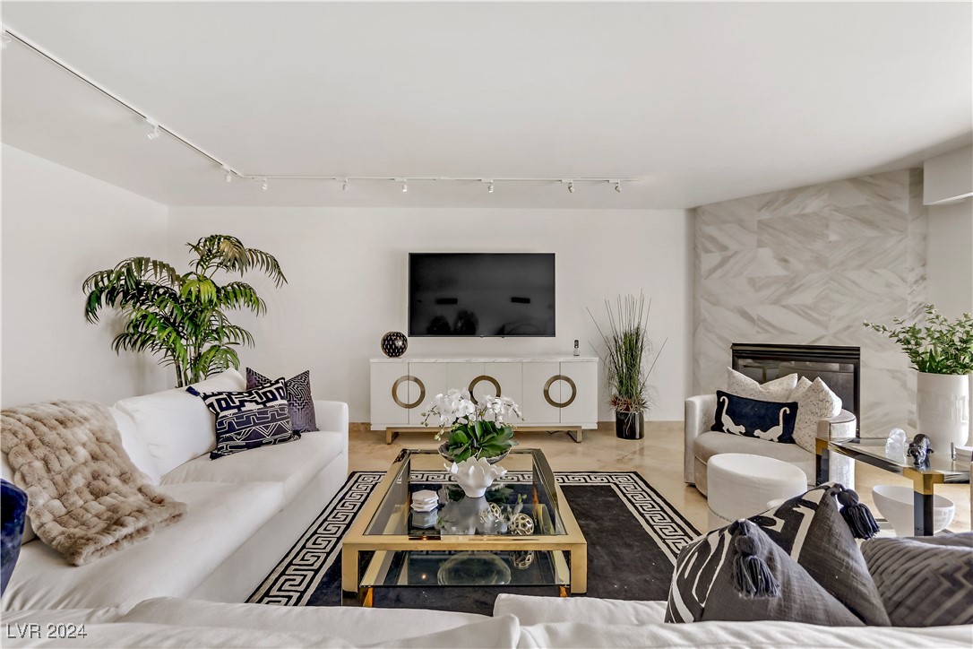 2857 Paradise Road 402