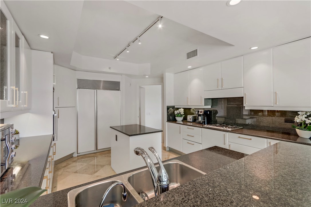 2857 Paradise Road 402