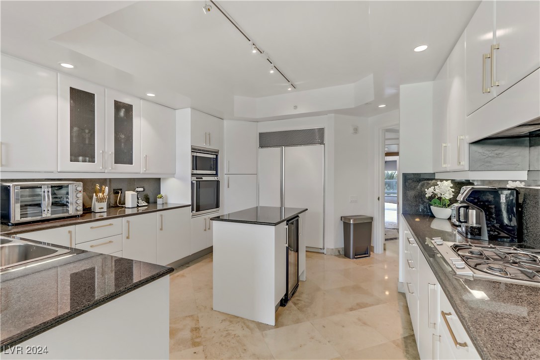 2857 Paradise Road 402