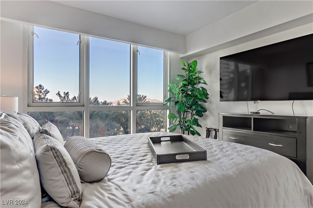 2857 Paradise Road 402