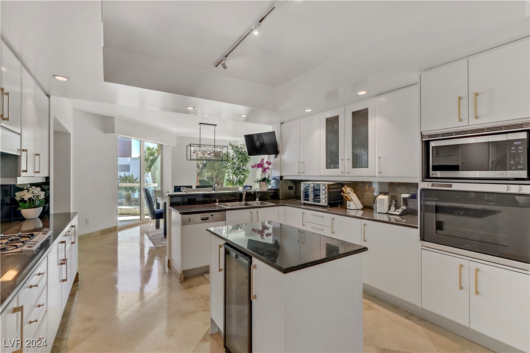 2857 Paradise Road 402