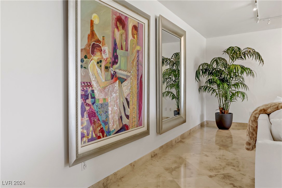 2857 Paradise Road 402