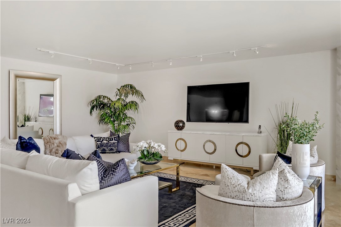 2857 Paradise Road 402