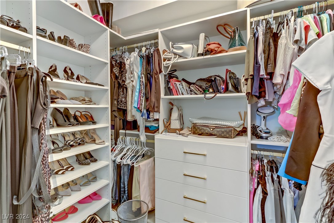 2857 Paradise Road 402