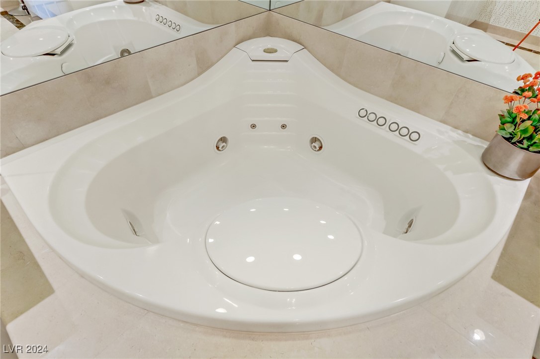 2857 Paradise Road 402