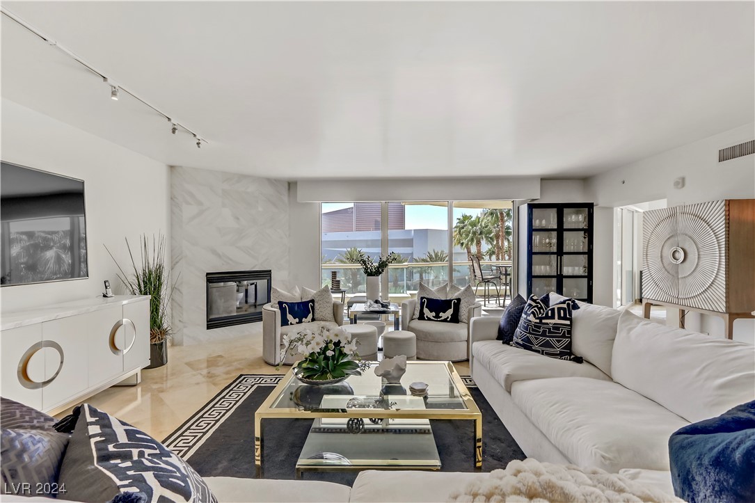 2857 Paradise Road 402