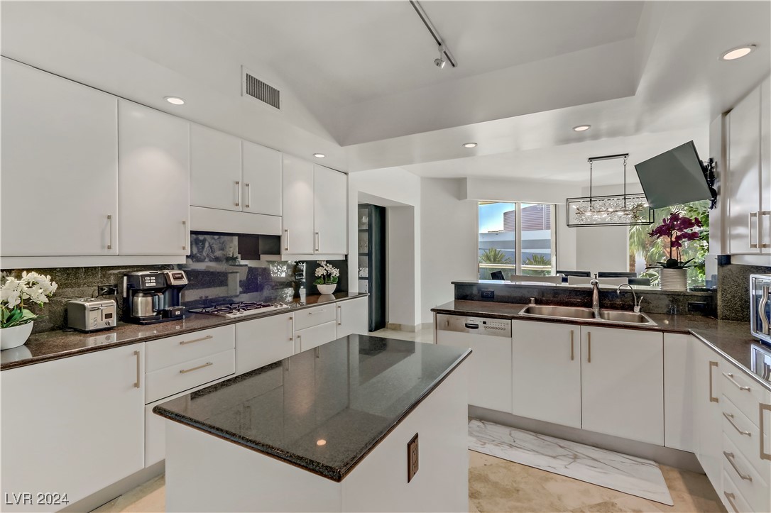 2857 Paradise Road 402