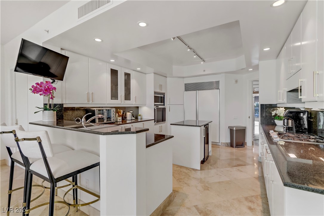 2857 Paradise Road 402