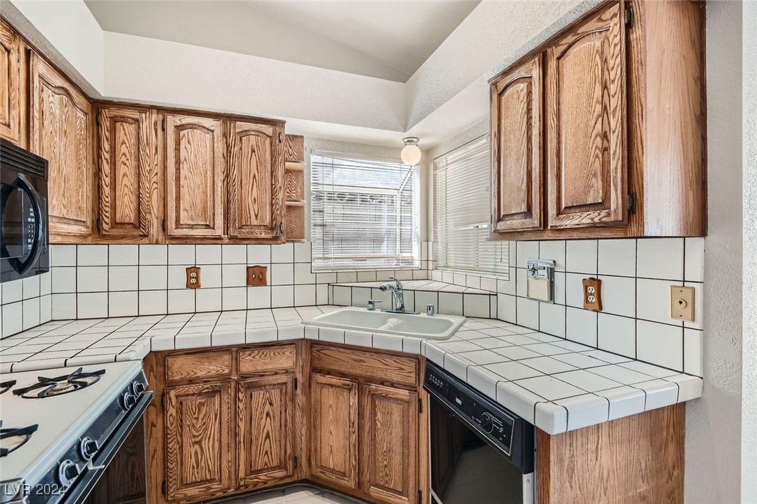 1971 Balzac Drive