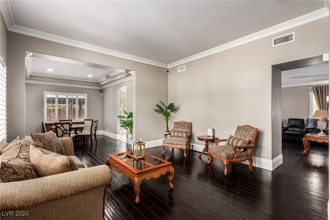 9802 White Lilac Street