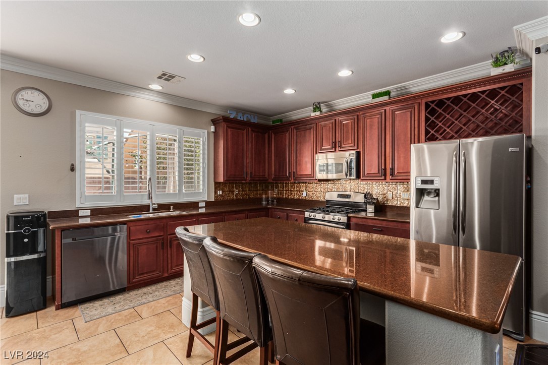 9802 White Lilac Street