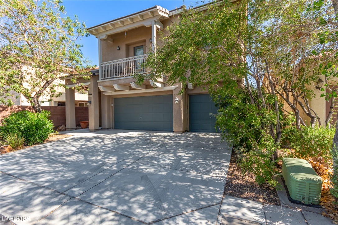 9802 White Lilac Street