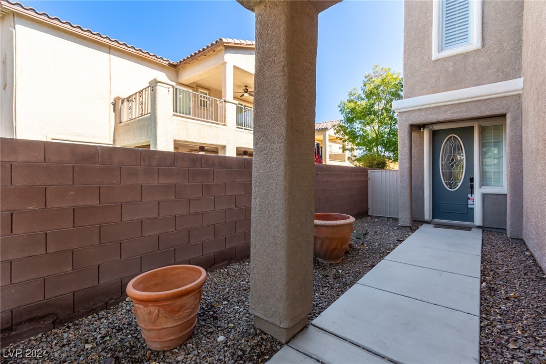 9802 White Lilac Street