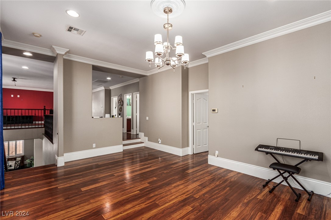 9802 White Lilac Street