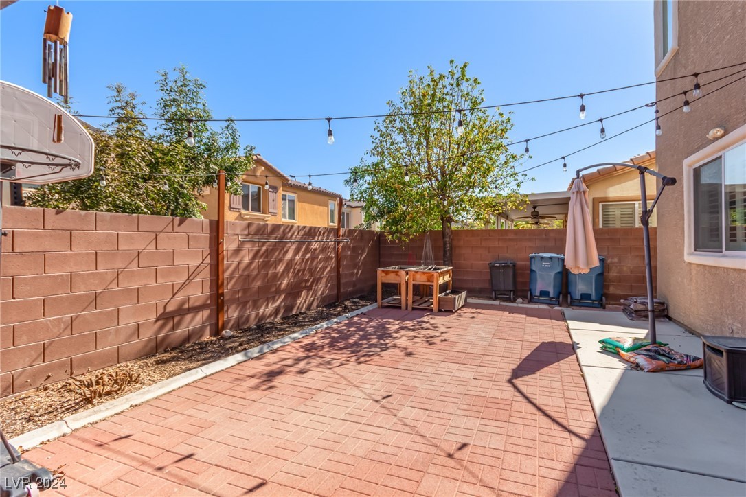 9802 White Lilac Street